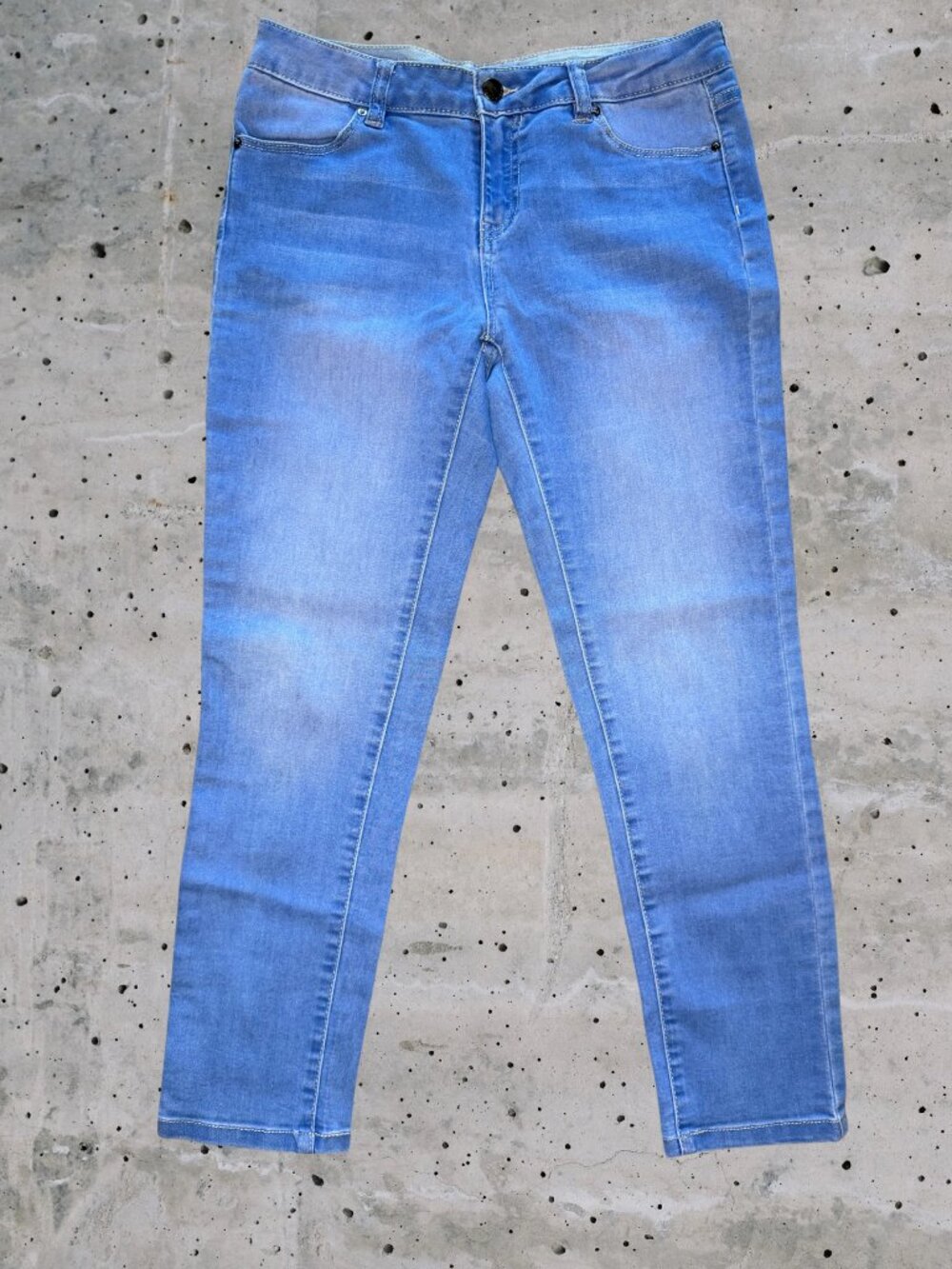 Calvin Klein Women’s Light Wash Ultimate Skinny Jeans Size 12 (1387)